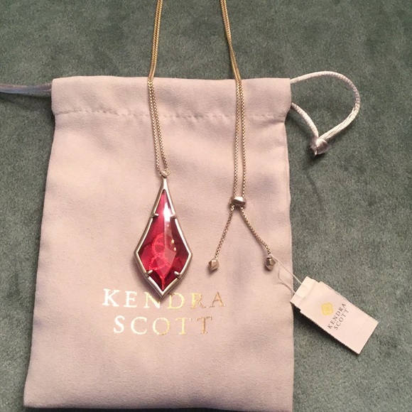 Kendra Scott Jewelry - NWT Kendra Scott gold & ruby rose stone necklace.